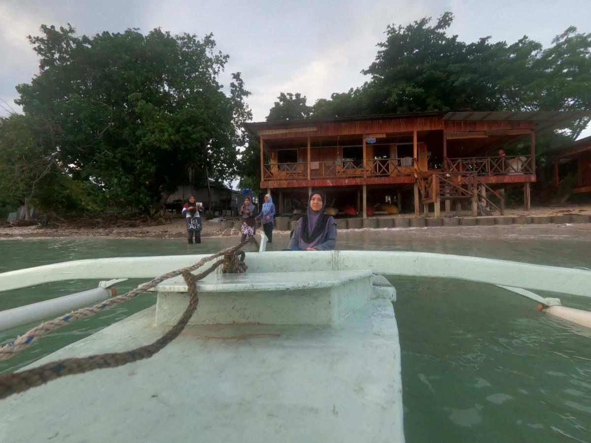 Tajau Laut Guesthouse Kudat Exterior foto