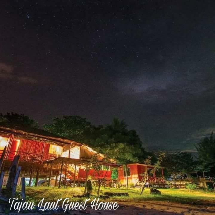 Tajau Laut Guesthouse Kudat Exterior foto